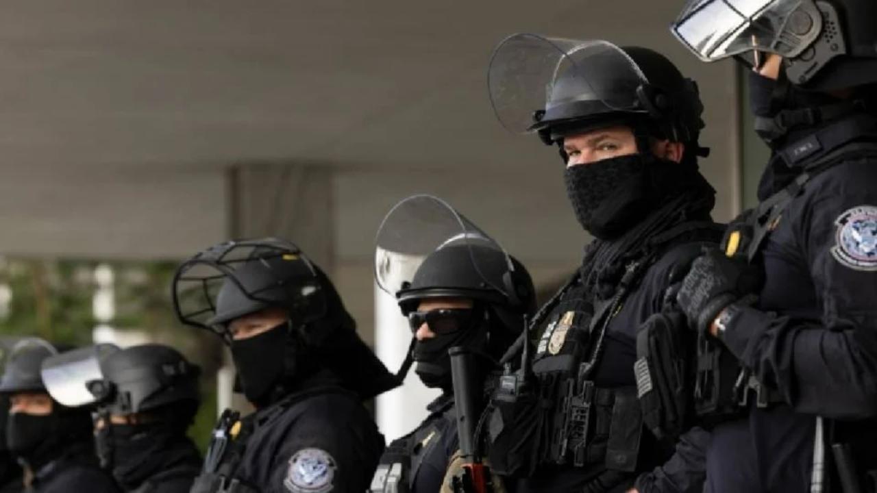 Arrestan en Texas a un impostor de ICE por extorsionar a un masajista