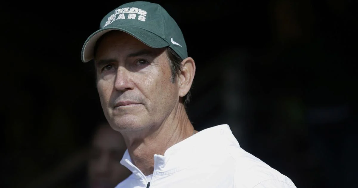 Briles sería nombrado entrenador de fútbol de la Universidad Autónoma de Nuevo León.