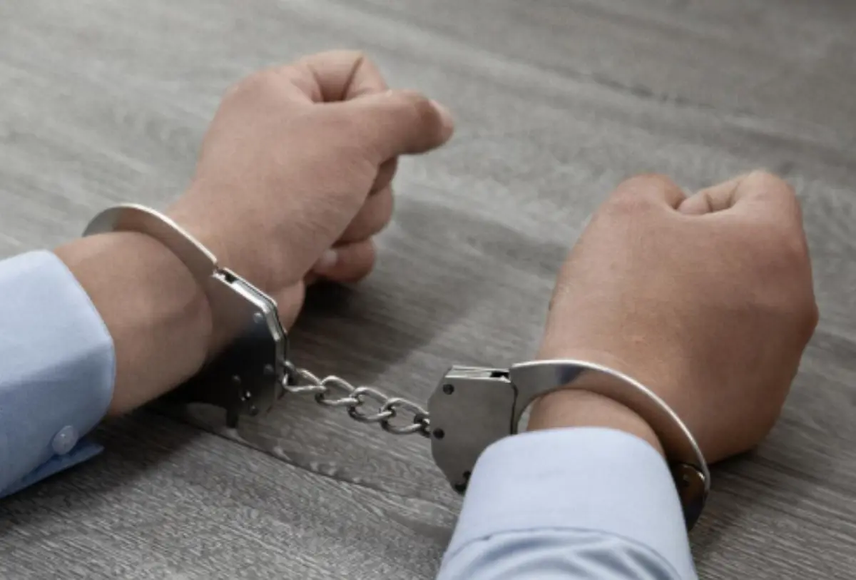 Detienen a un hombre con orden de aprehensión durante operativo en anexo de Tlaquepaque