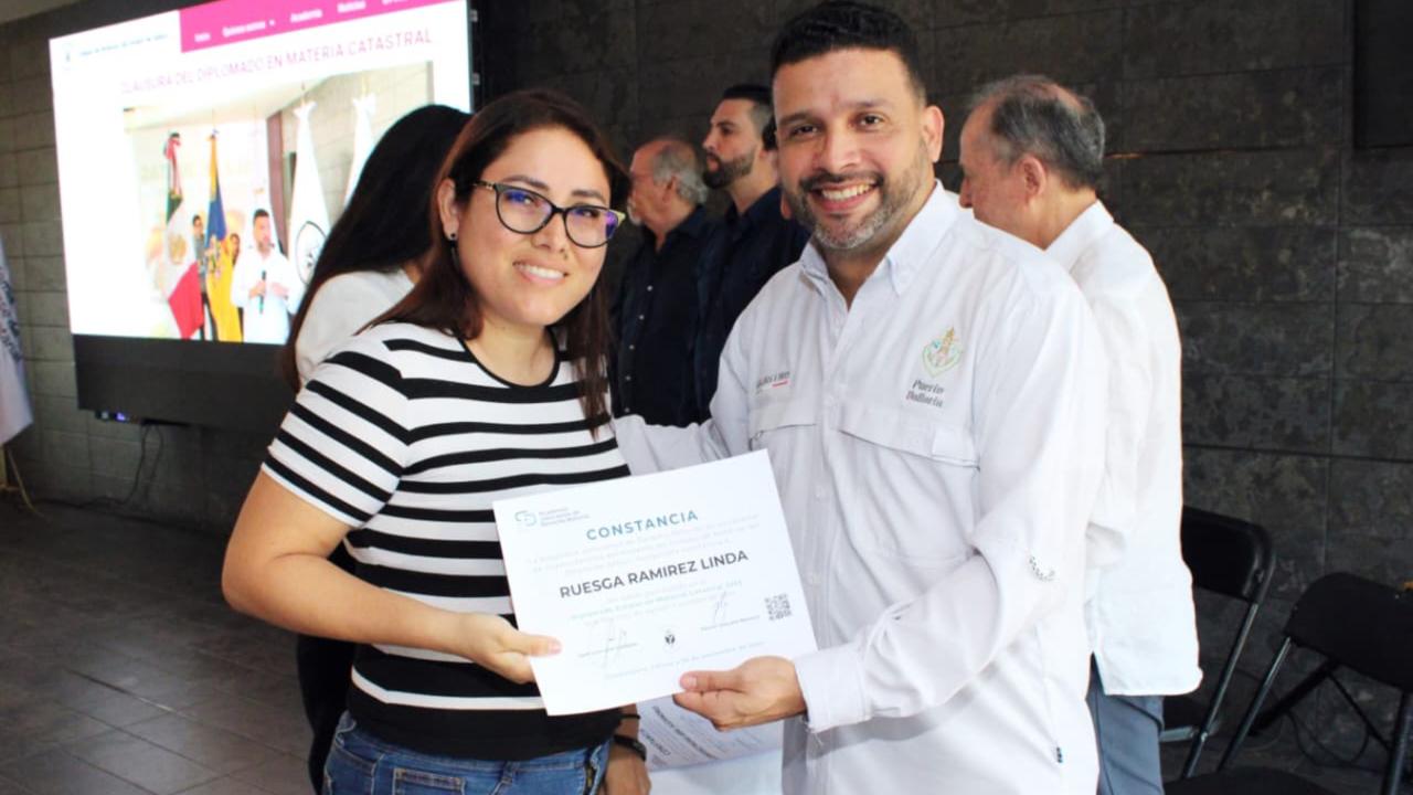 El gobierno de Puerto Vallarta promueve la profesionalización del Catastro a través de su primer diplomado estatal.