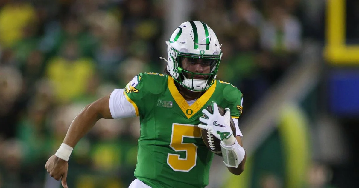 Las clasificaciones del fútbol americano universitario comienzan su juego de azar en México, mientras que los primeros cinco se mantienen iguales.