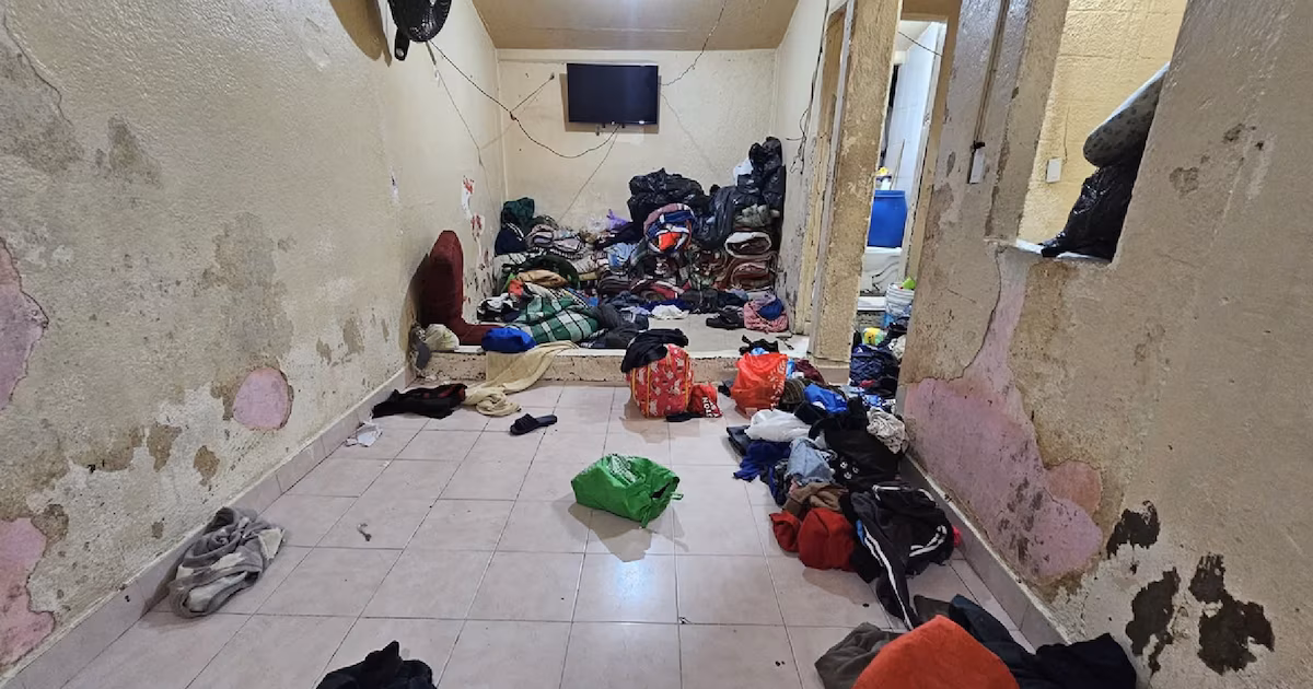 Liberan a 36 detenidos de un anexo clandestino en Ecatepec y se investiga un homicidio