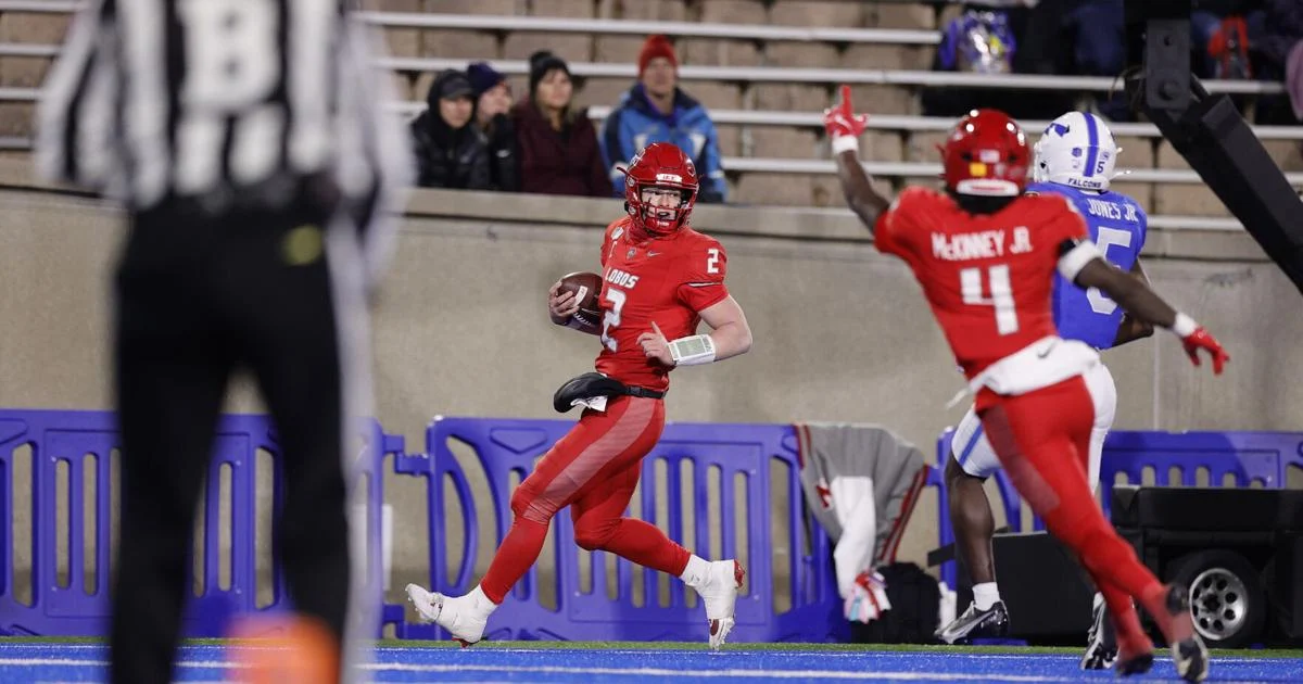 Los Lobos finalmente vencen a la Fuerza Aérea 20-3 en Colorado.