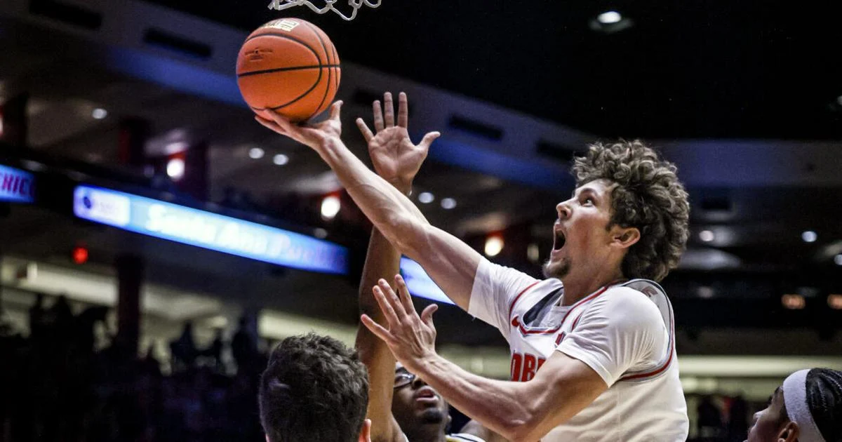 Los Lobos remontan un déficit de 15 puntos ante Alabama State y evitan la sorpresa, ganando 93-87.