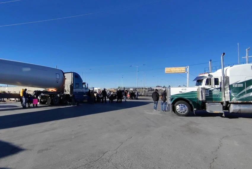 Los agricultores ocupan la aduana de Ciudad Juárez, deteniendo el comercio fronterizo en protesta por la ley del agua