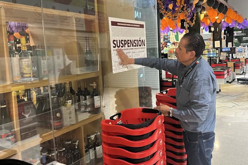 Más de una docena de negocios en Tulum cierran temporalmente por aumento excesivo de precios.