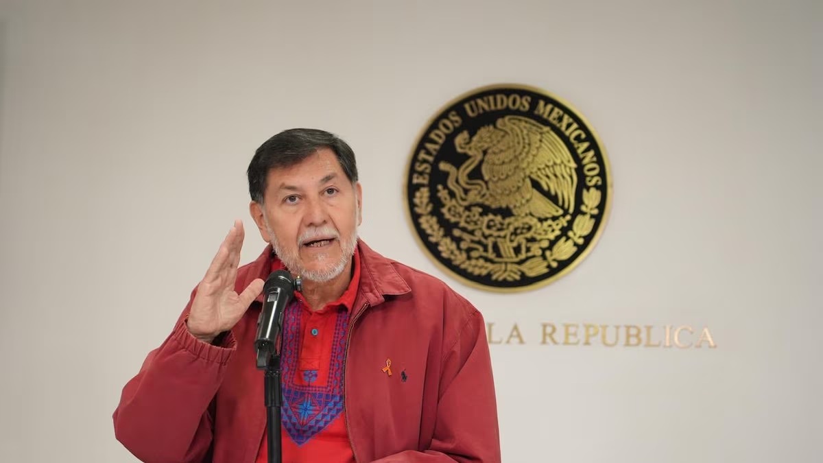 Noroña se enfrenta a una conferencia solitaria en medio de la polémica con Grecia Quiroz