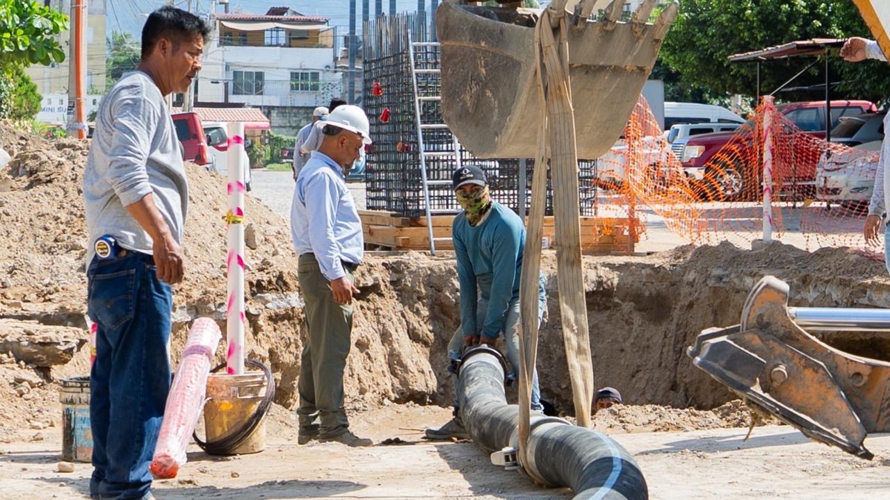 Progresan los trabajos de reemplazo del subcolector sanitario en Villa Río y Fluvial Vallarta