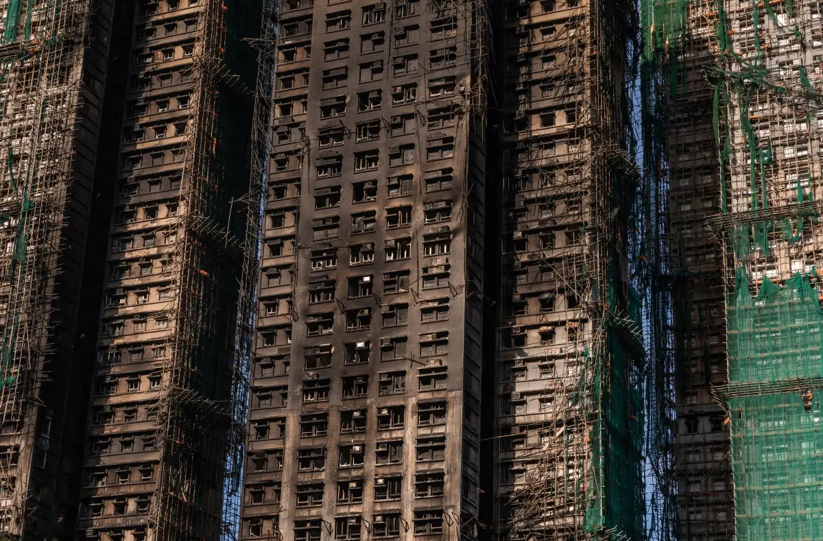 Tragedia en Hong Kong: Al menos 128 muertos y ocho arrestos tras el incendio más devastador en décadas