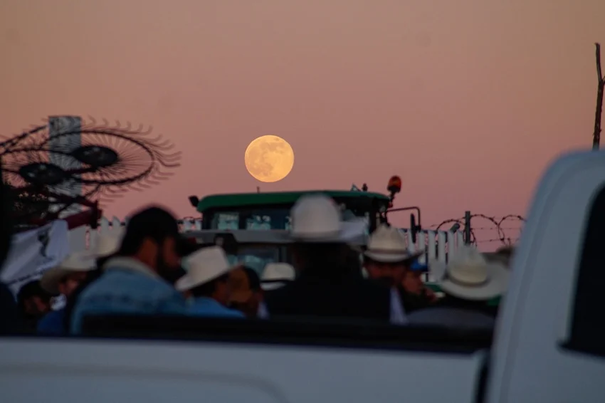 Agricultores en protesta se retiran tras la rápida aprobación de la ley del agua por el Senado