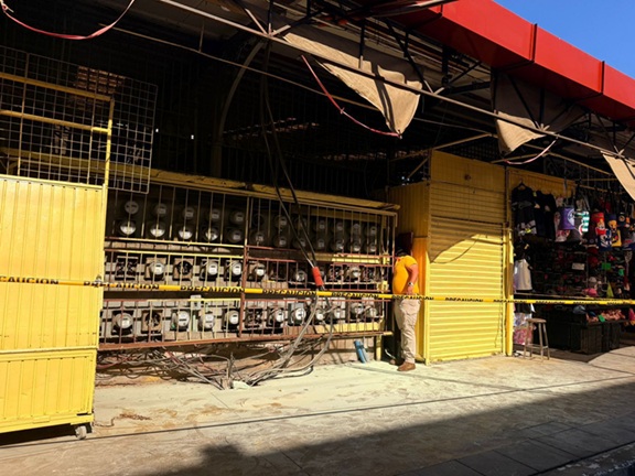 Alerta por falla eléctrica en la zona de medidores del Mercado Pino Suárez