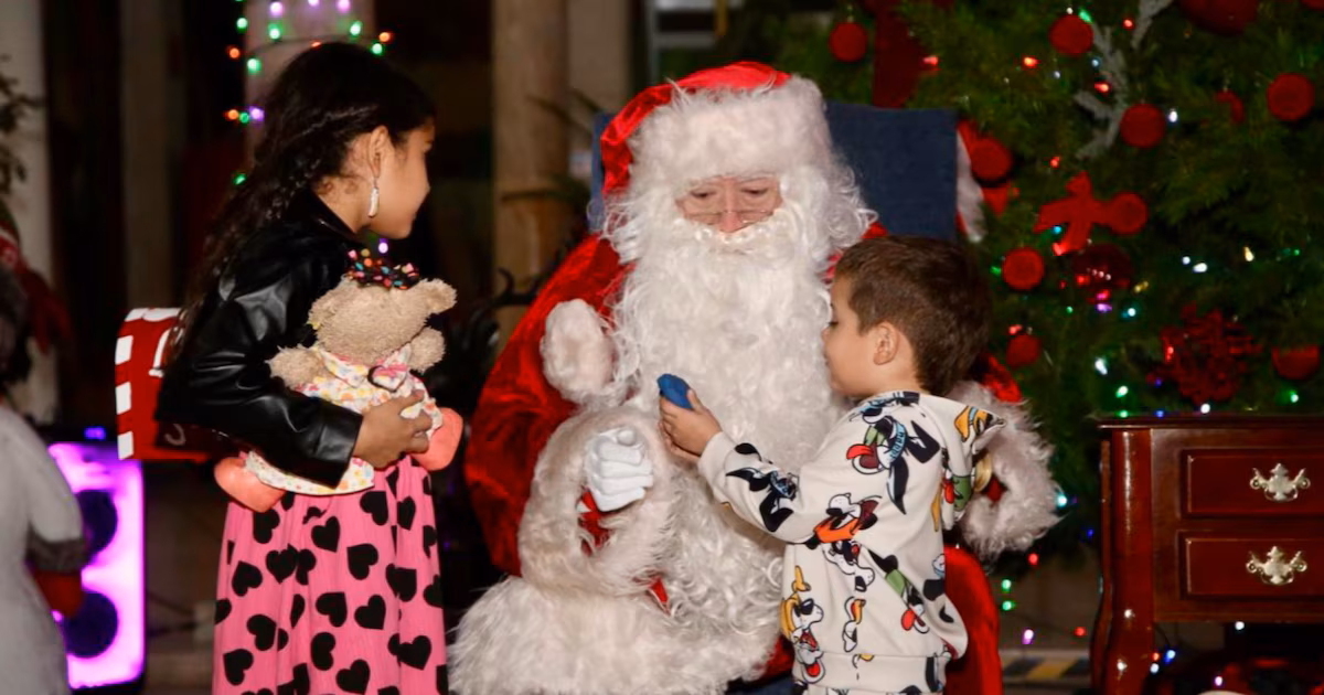 Alfonso Durazo lidera la celebración navideña en el Palacio Nacional de Sonora