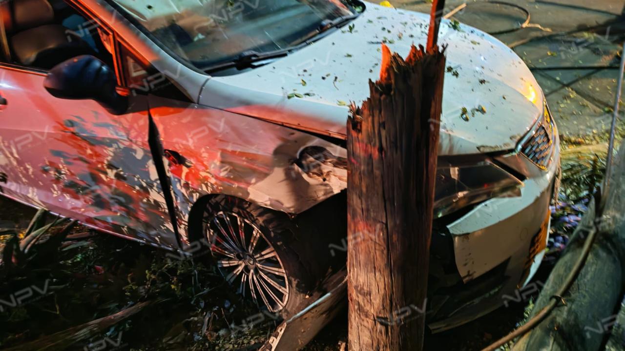 Bomberos Estatales rescatan a cuatro personas después de un grave accidente en Tepic