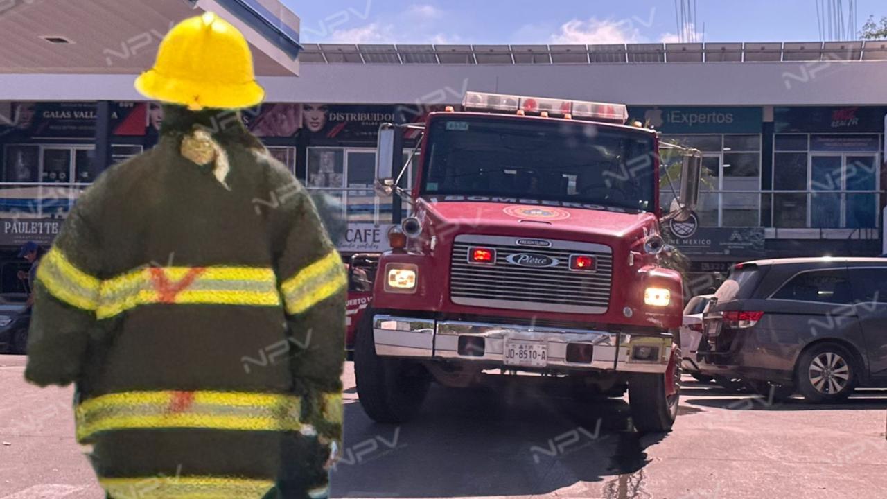 Bomberos acuden al llamado por fuga de gas en Vallarta 750