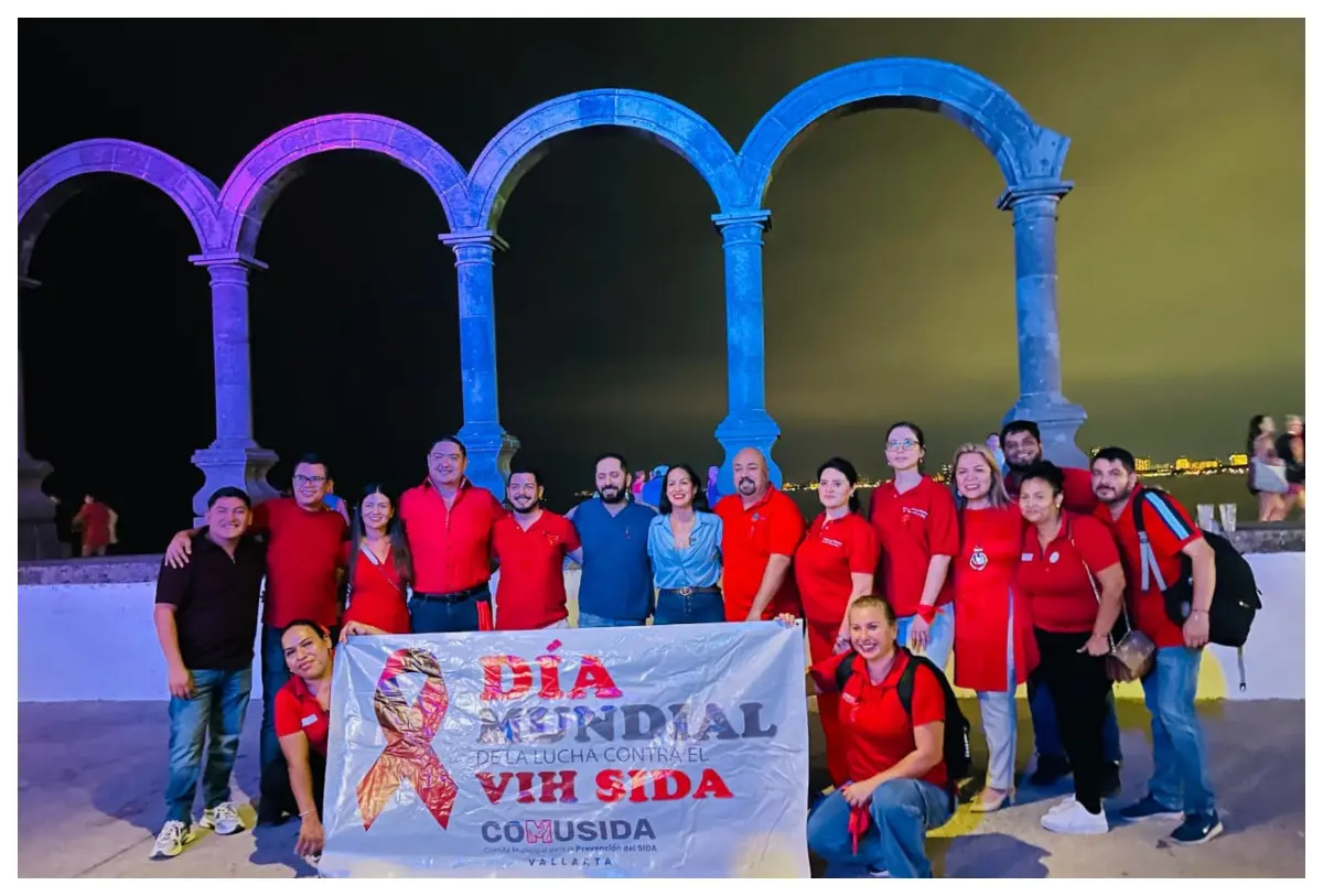 Caminata con Lazo Vivo y Luces Rojas: Celebrando el Día de la Lucha contra el Sida en Puerto Vallarta