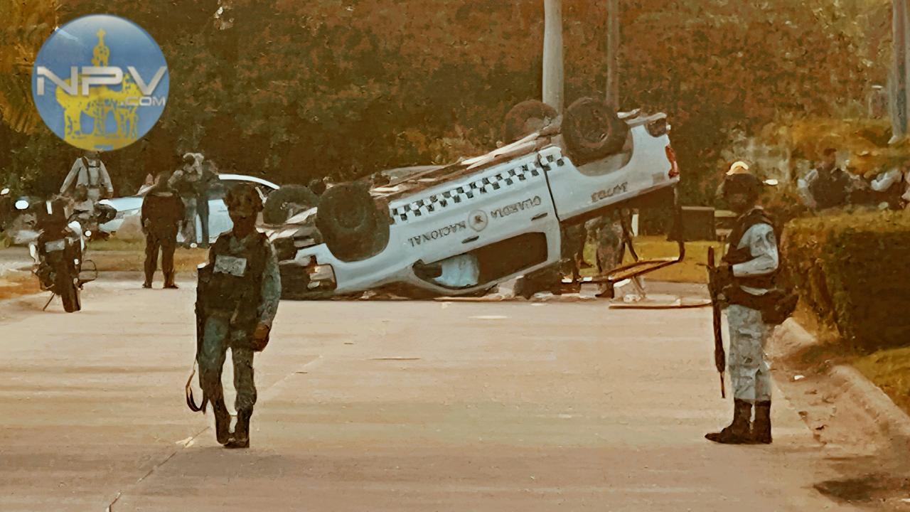 Camioneta de la Guardia Nacional volcó tras accidente en Fluvial Vallarta