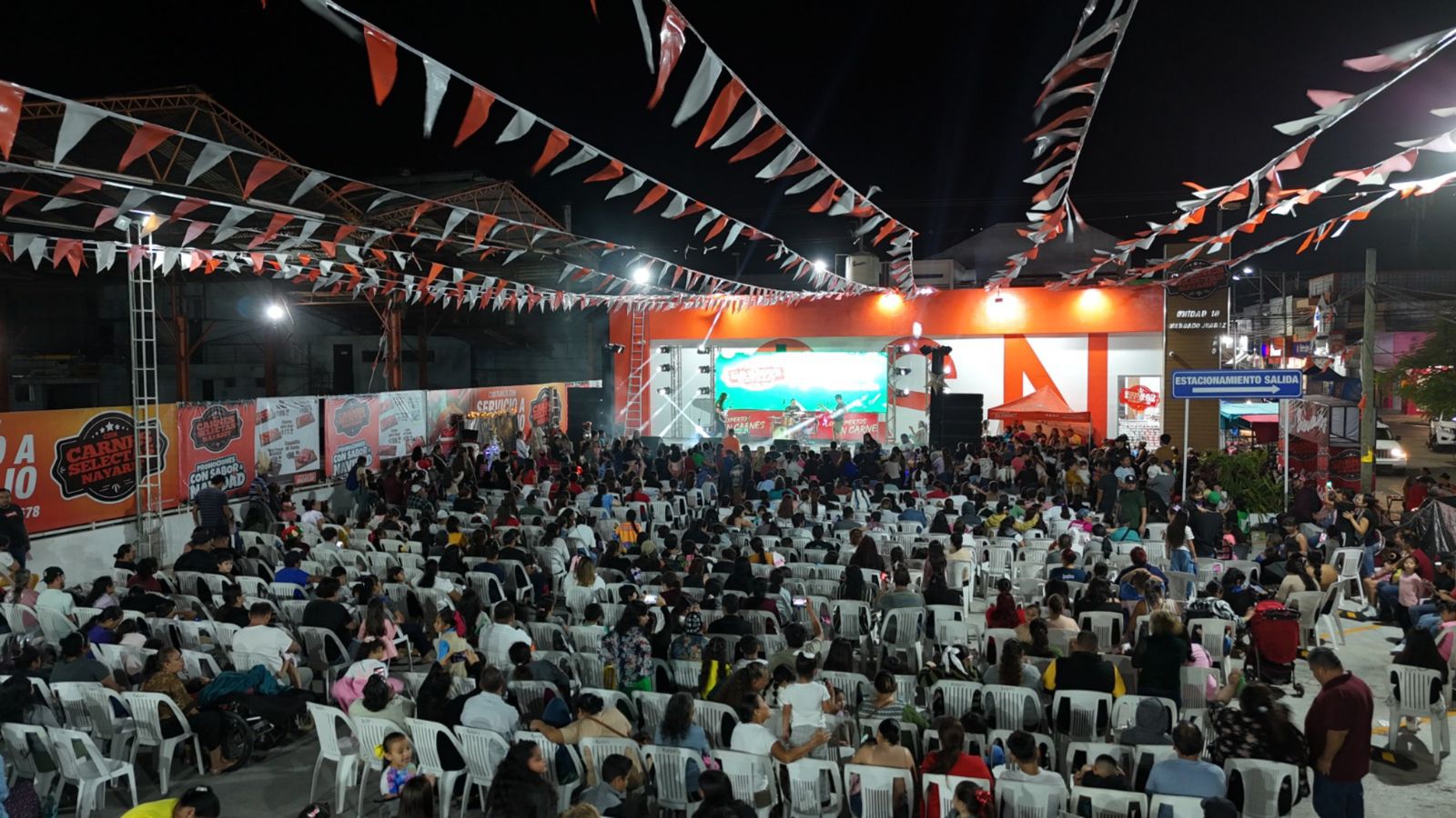 Carnes Selectas Nayarit celebra la Navidad con cientos de familias en el Festival de Mazatlán 2025