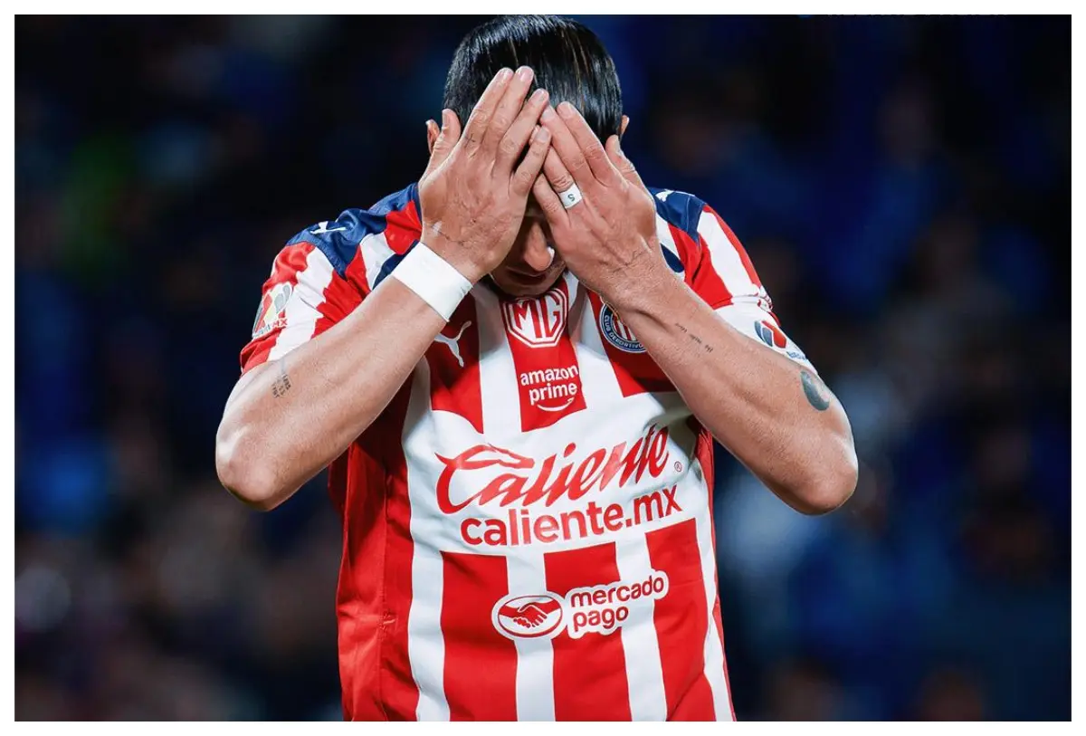 Chicharito falla un penal crucial y deja a Chivas fuera del Apertura 2025 | VIDEO
