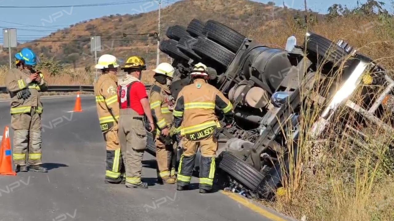 Derrame de ácido nítrico en la carretera Guadalajara–Colima