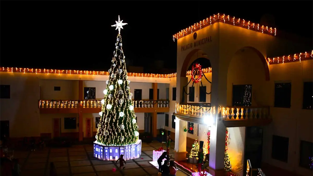 Descubre la mágica decoración navideña de Choix que ilumina sus calles con color y alegría