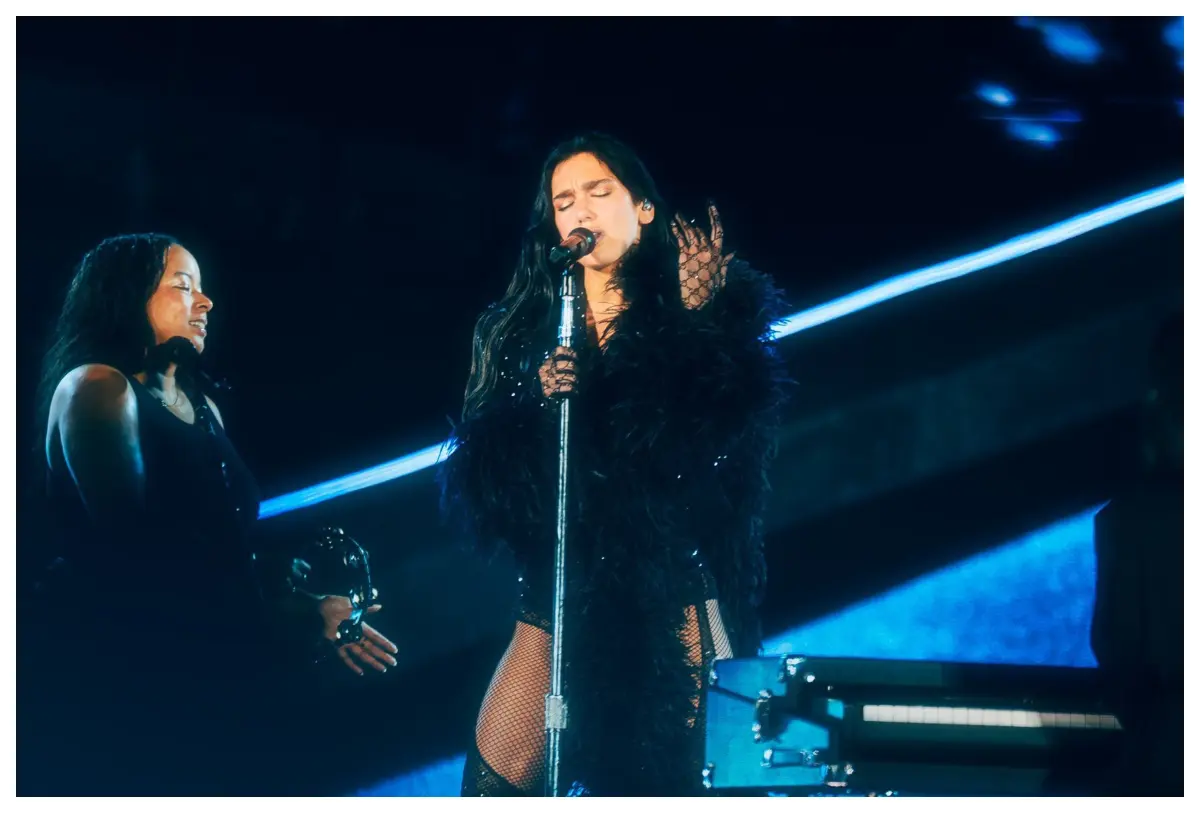 Dua Lipa deslumbró en su debut en CDMX con una interpretación de “Bésame Mucho”