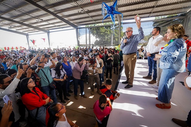 El Gobernador Rocha Moya y Eneyda Rocha celebran a miles de familias en la Gran Posada 2025