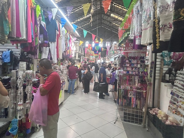 El Mercado Pino Suárez de Mazatlán se beneficia de las compras de fin de año y el turismo en aumento