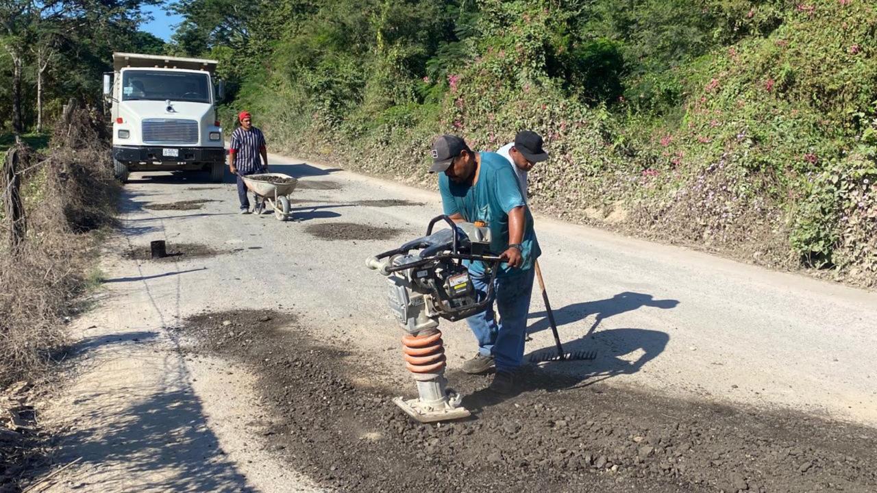 El ayuntamiento intensifica el bacheo en las principales avenidas