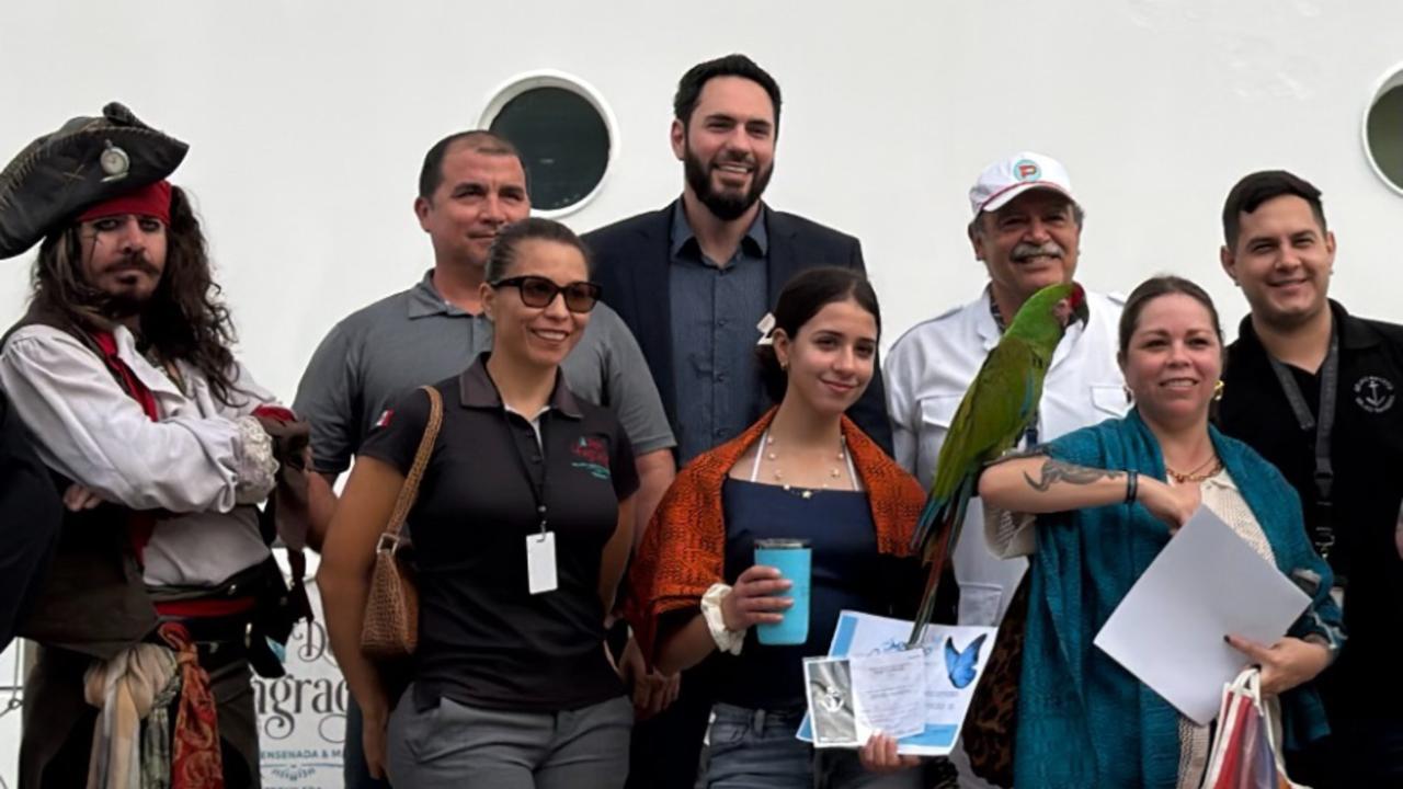 El gobierno de Luis Munguía celebra al pasajero un millón en la temporada de cruceros