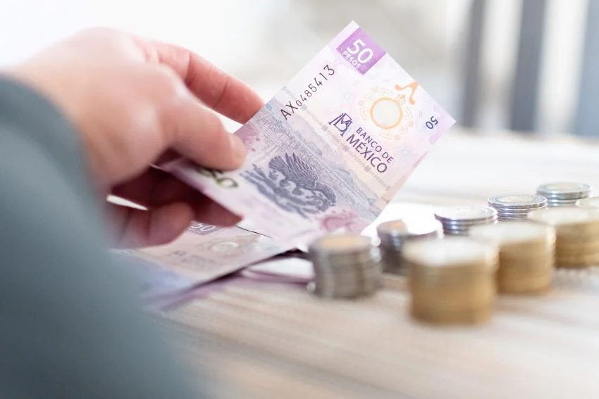 El peso cae por debajo de 18 pesos por dólar por primera vez desde julio de 2024.