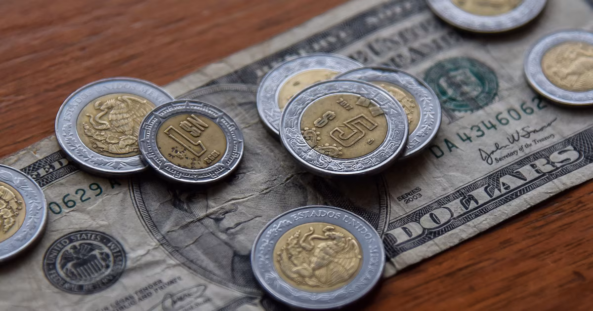 El peso mexicano se impone al dólar en la apertura de mercados del 5 de diciembre
