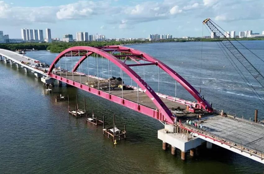 El puente Nichupté de 11.2 kilómetros en Cancún se inaugurará este mes, afirman las autoridades.