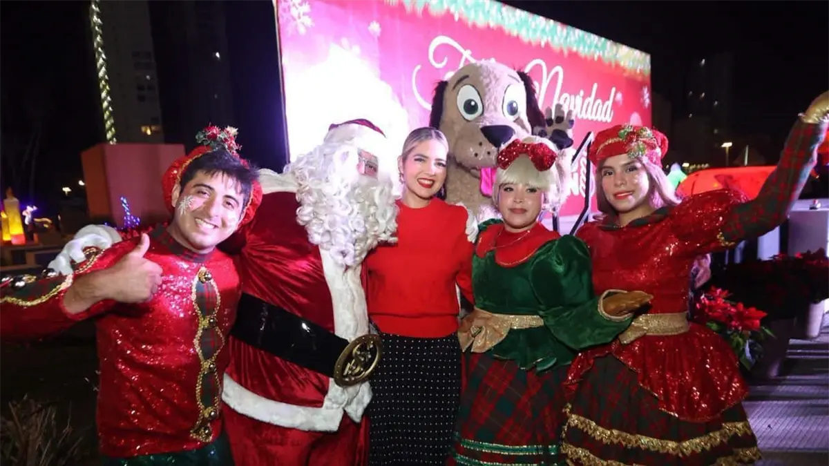 Estrella Palacios da inicio a la Villa Navideña en el Parque Central de Mazatlán