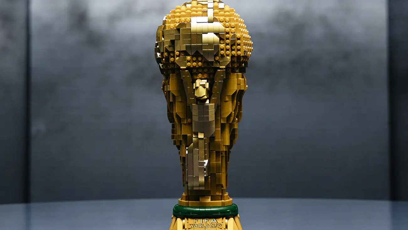 FIFA y LEGO colaboran para el Mundial 2026 con una versión en miniatura del trofeo