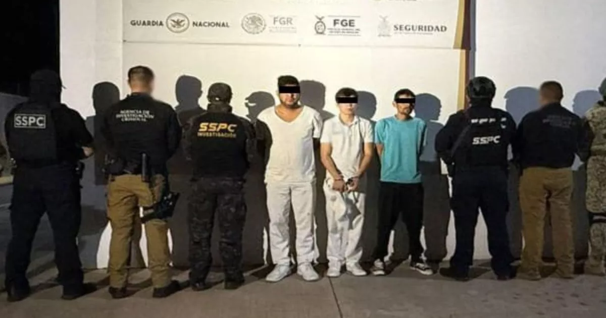 FOTOS: Tres hombres detenidos en Culiacán por portar uniformes de estudiantes de enfermería