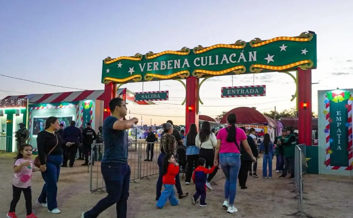 Familias enteras viven la magia del espectáculo navideño en la Verbena Culiacán 2025