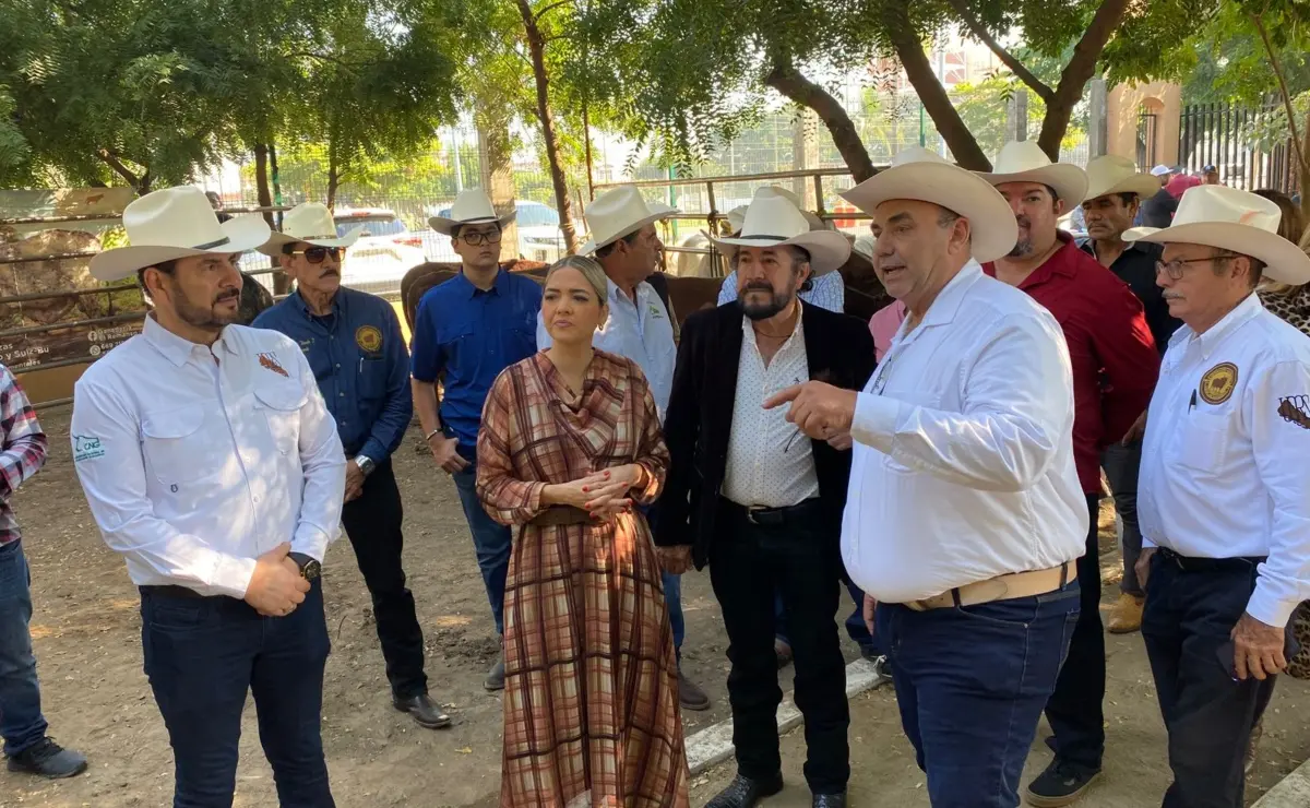 Inauguran el primer tianguis ganadero en Mazatlán y el gobierno apoya a productores con 600 mil pesos