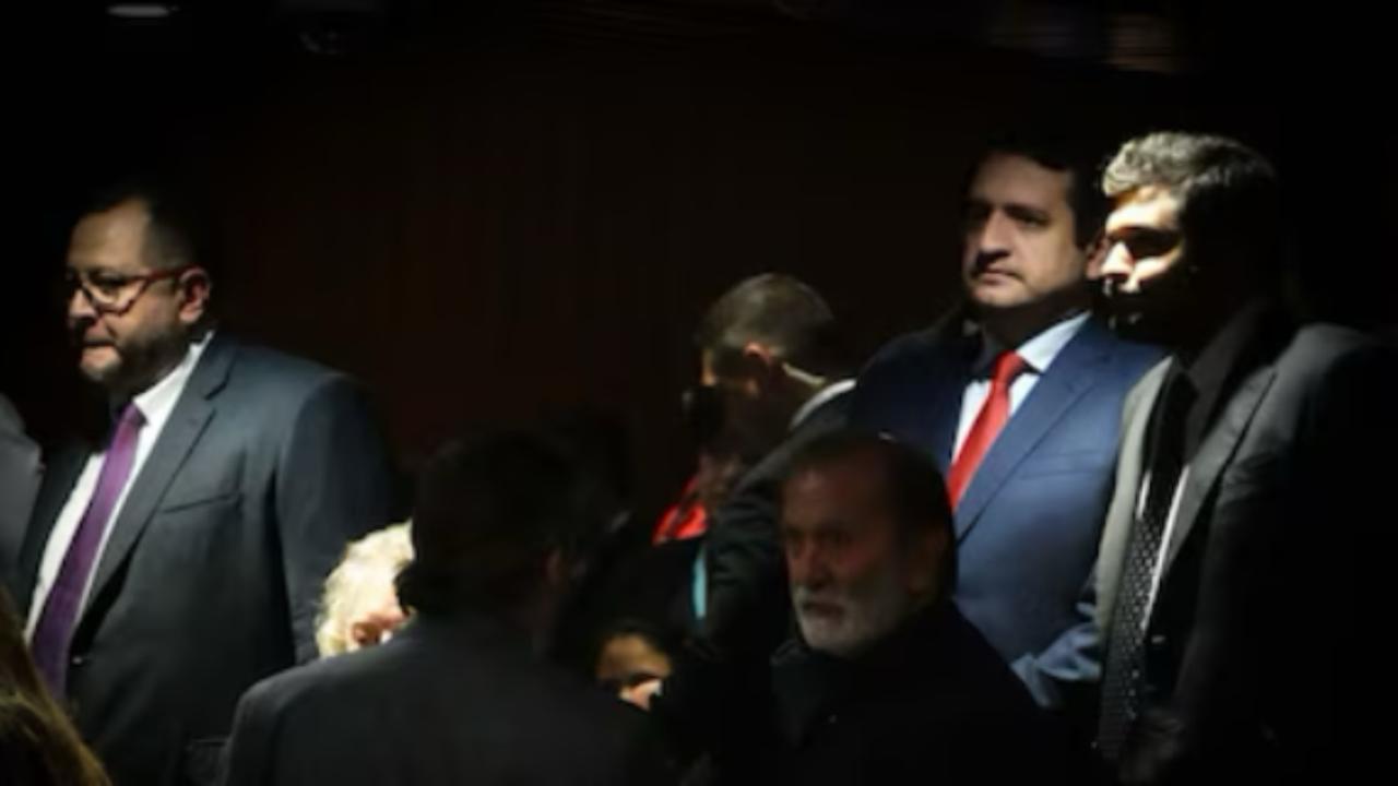 José Ramón López Beltrán enfrenta críticas por la conexión de su hermano «Bobby» con la tragedia