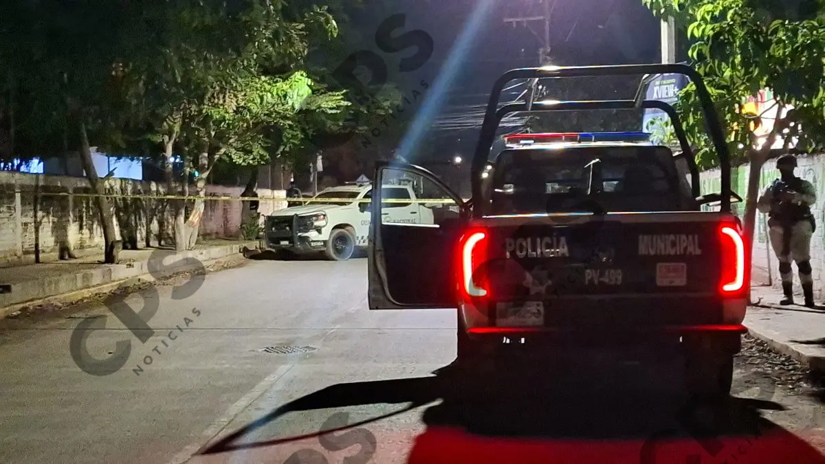 Joven sufre heridas graves por un disparo; investigan posible persecución de la Guardia Nacional.