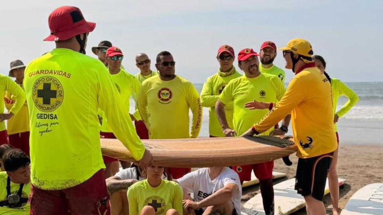 La formación internacional mejora la seguridad en el rescate acuático de las playas de Puerto Vallarta