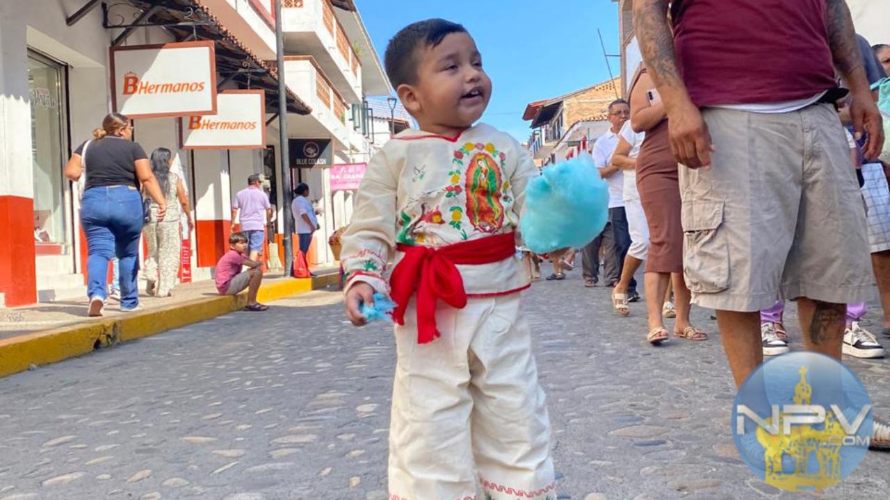 La impresionante peregrinación de los Favorecidos inunda de fe las calles de Puerto Vallarta