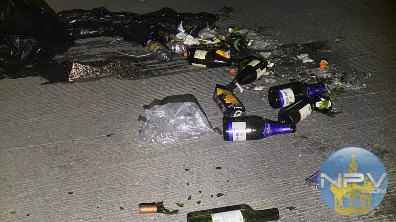 La temporada de posadas en Puerto Vallarta genera un aumento en la basura de botellas rotas, amenazando la seguridad de los ciudadanos.