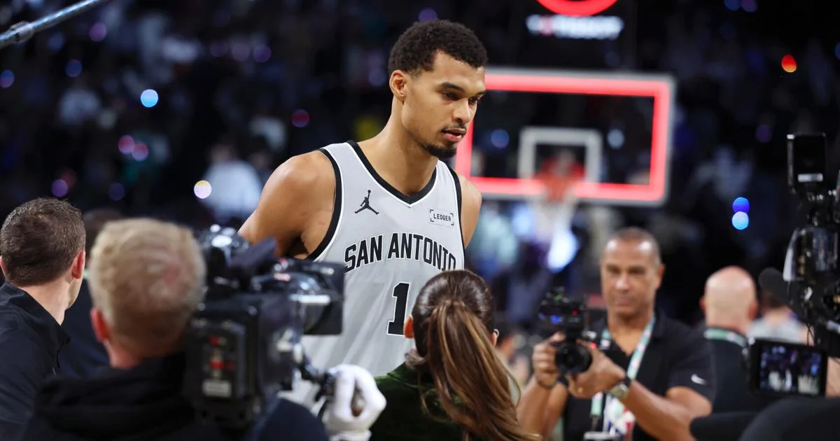 Los Knicks y los Spurs se enfrentarán en la final de la Copa NBA del martes por el trofeo, el orgullo y un premio en efectivo.