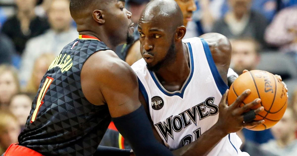 Los Timberwolves formalizan un homenaje a Kevin Garnett y planean retirar su camiseta número 21.
