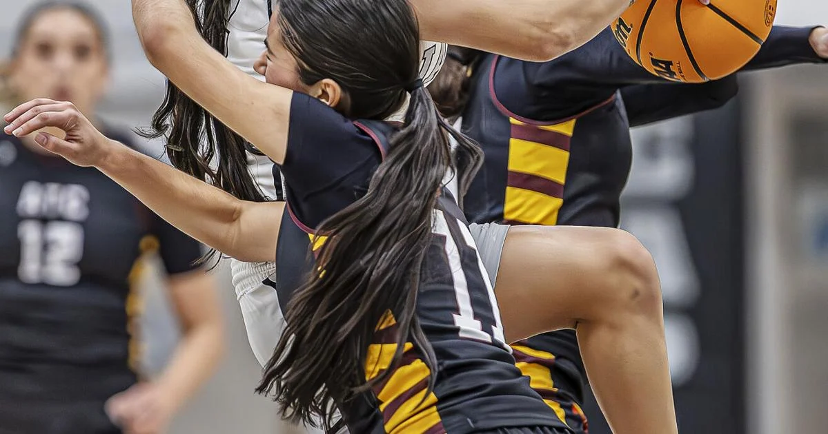 Los estudiantes de Santa Fe High pueden brillar; las chicas de Pojoaque Valley también son favoritas.
