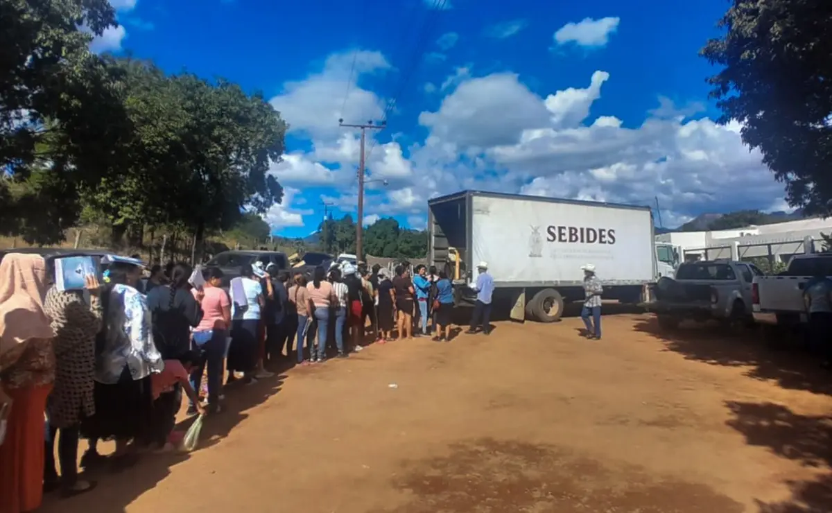 Más de mil 162 familias de Sinaloa reciben apoyo invernal de SEBIDES
