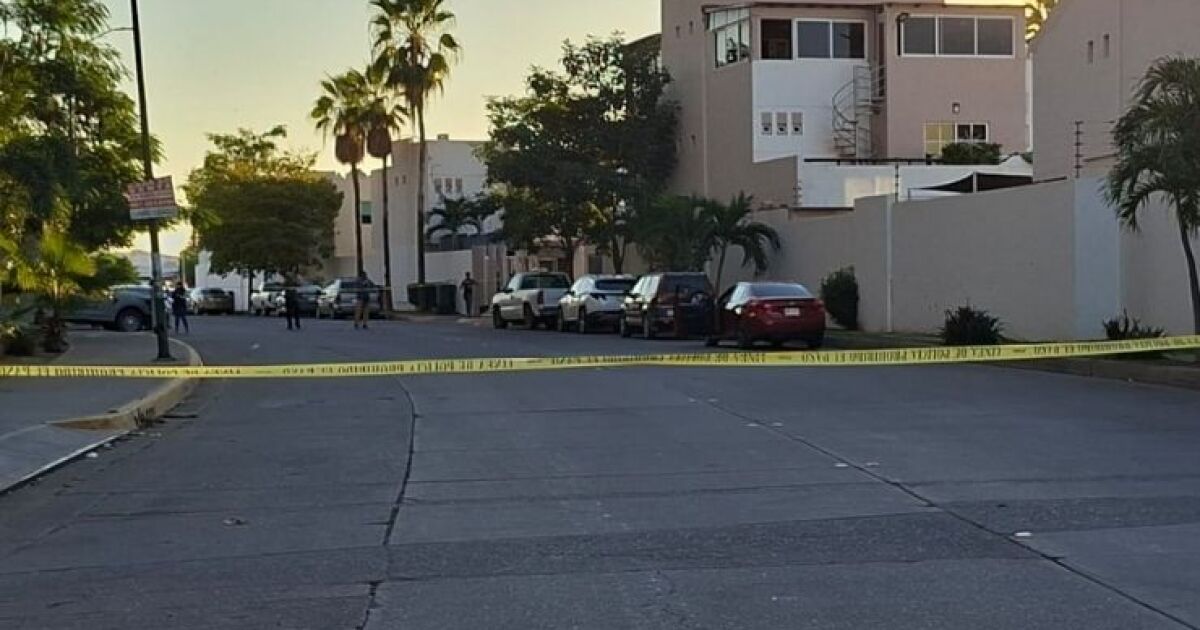 Matan a dos hombres a balazos mientras estaban en un auto en Culiacán