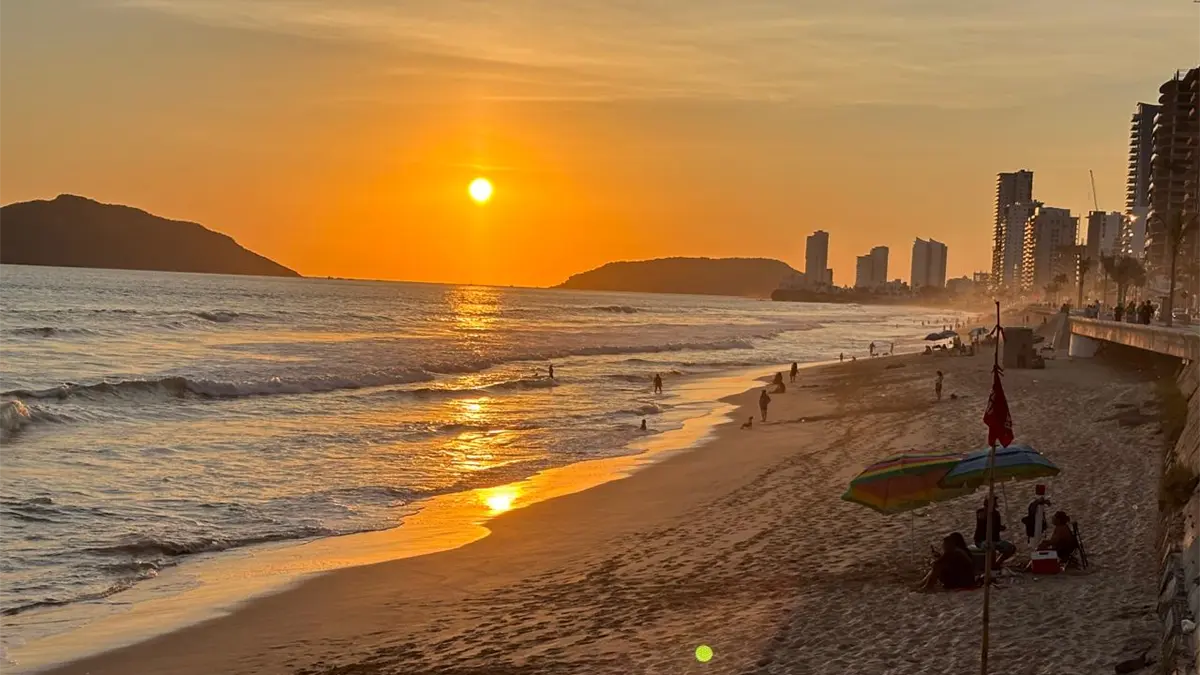 Mazatlán finaliza el año con 10 playas certificadas como seguras para bañistas