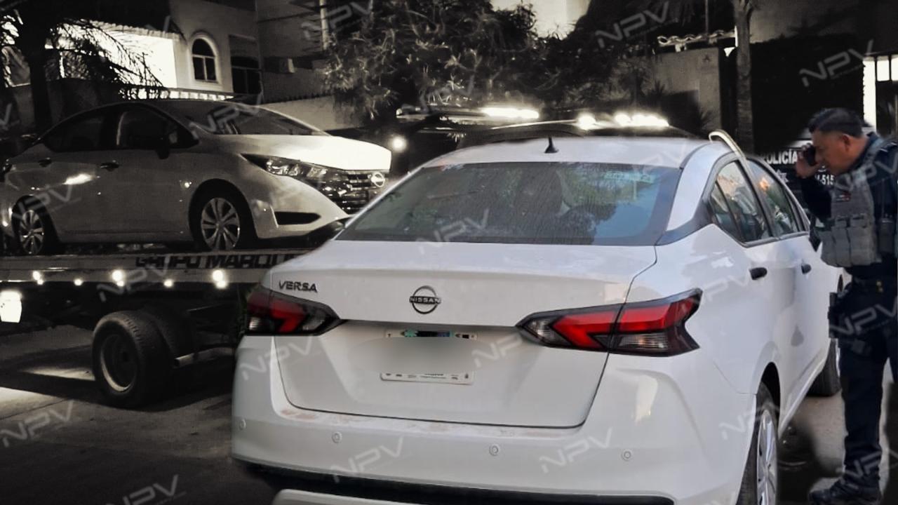 Policías recuperan auto robado en Fluvial Vallarta