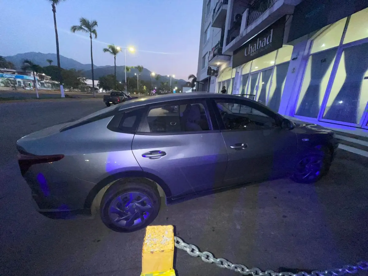 Roban ocho autos de rental en Puerto Vallarta; la policía ha recuperado cuatro